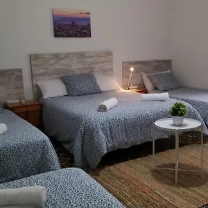 V Hostal ** Barcelona