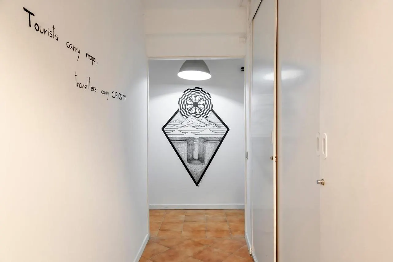 Monrooms Barcelona 2*,