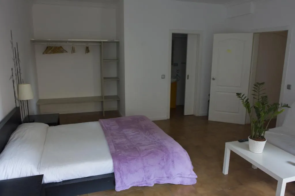 Monrooms Barcelona 2*,